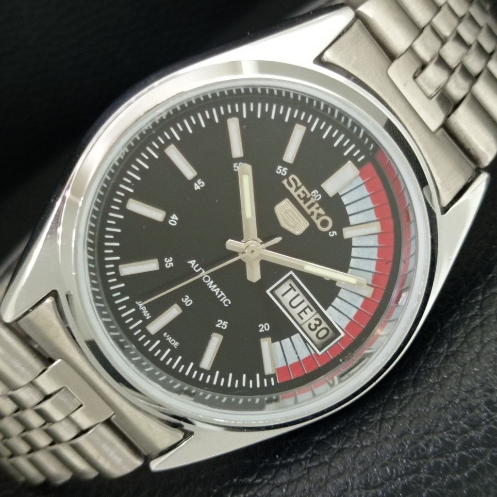 Vintage 1974 Seiko Automatic Mens Silver Watch WDaydate  Red Accents